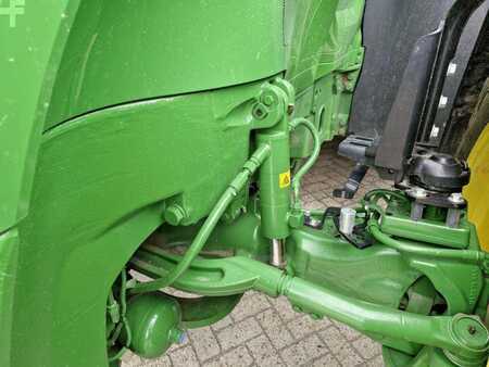 John Deere TRAKTOR 7R330