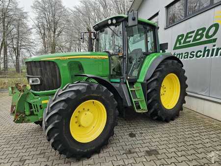 John Deere 6520