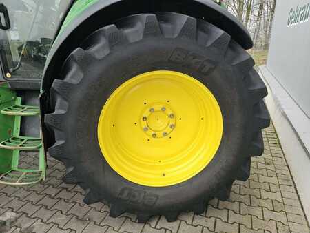 John Deere 6520