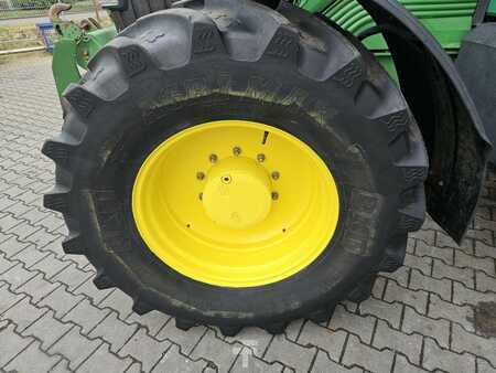 John Deere 6520