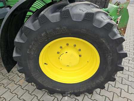 John Deere 6520