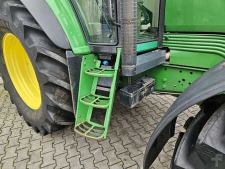 John Deere 6520