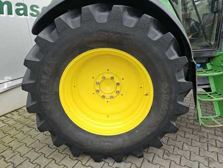 John Deere 6520