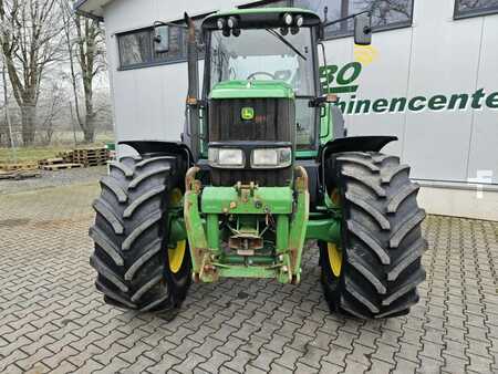 John Deere 6520