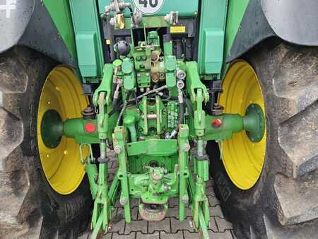 John Deere 6520