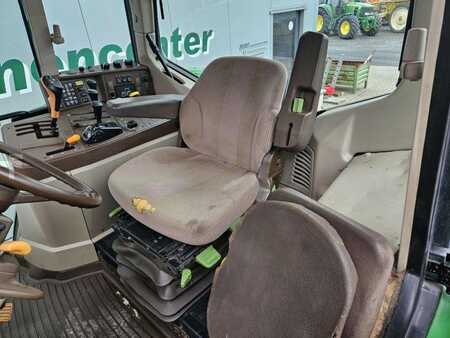 John Deere 6520