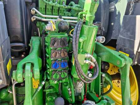 Outro 2018 John Deere 6145R (12)