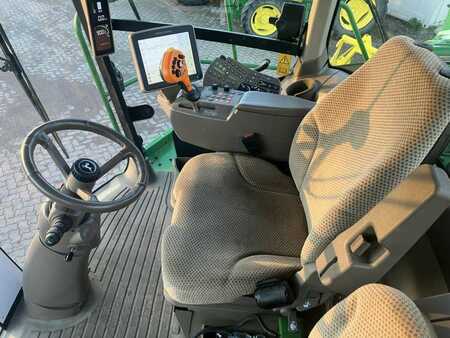 John Deere 8600