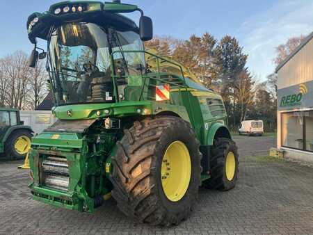 John Deere 8600