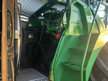 John Deere 8600