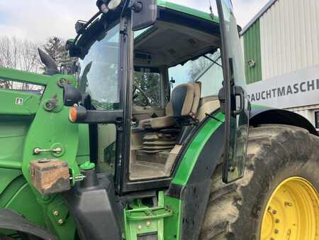 John Deere 6215R