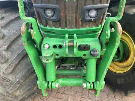 John Deere 6215R