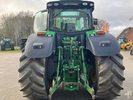 John Deere 6215R