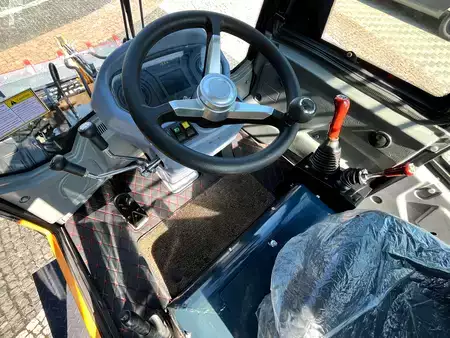 Retroescavadora compacto 2026 Günstig B910 (11)