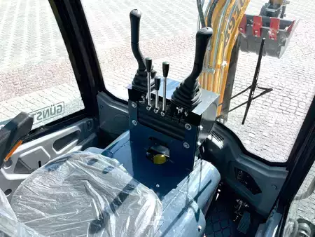 Retroescavadora compacto 2026 Günstig B910 (12)