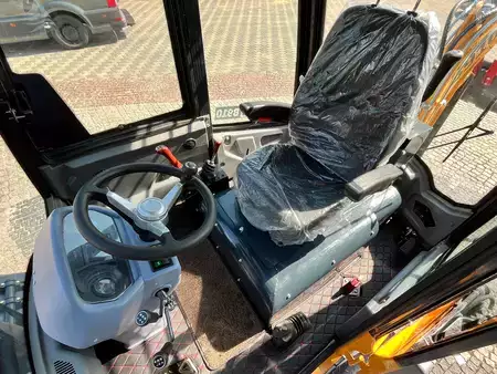 Retroescavadora compacto 2026 Günstig B910 (16)
