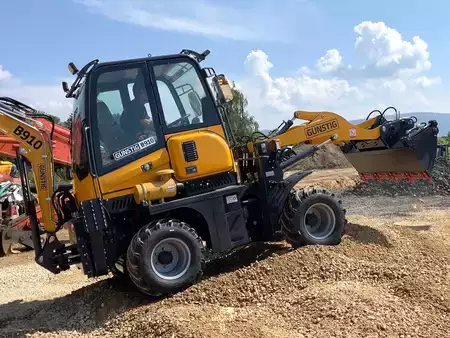Retroescavadora compacto 2026 Günstig B910 (23)
