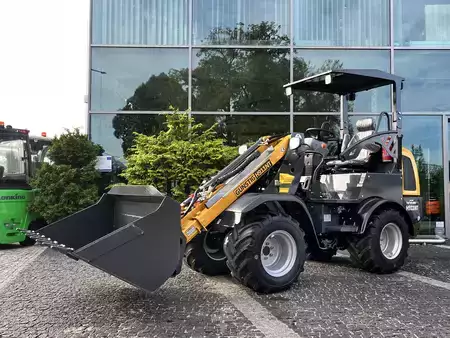 Ładowarki kołowe 2026 Günstig H911NT telescopic (2)