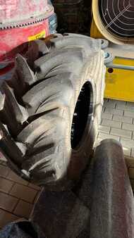 Pyöräkuormaajat 2000 [div] Schaeff SKL328 (13)