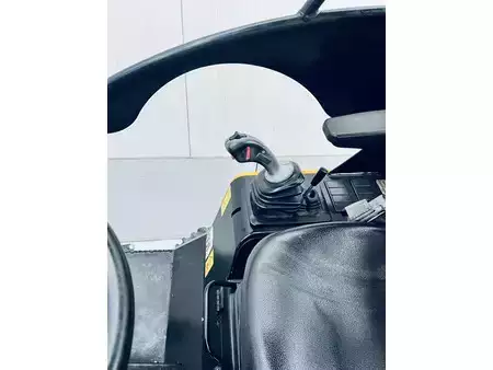 Chargeuse sur pneus 2020 Giant G2500 X-TRA HD (15)