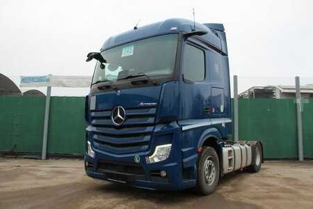 Camion
 2020 Mercedes-Benz 1853 (1)