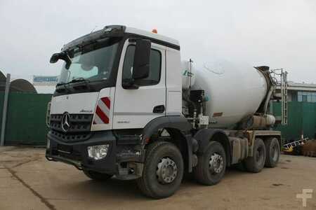 Camion malaxeur  0 Mercedes-Benz 3240 (1)