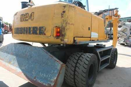 Koparki chwytakowe 2010 Liebherr A 924 (6)