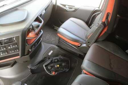 Caminhão 0 Volvo FH 550 (12)