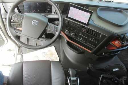 Caminhão 0 Volvo FH 550 (13)