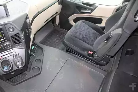 Náklaďák 0 Mercedes-Benz 2545 (12)