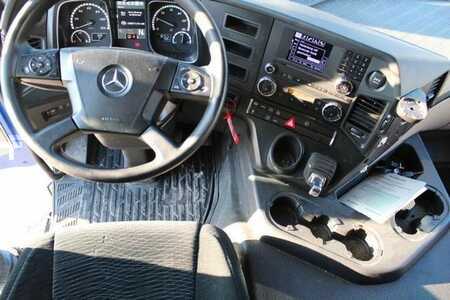 Náklaďák 0 Mercedes-Benz 1832 (11)