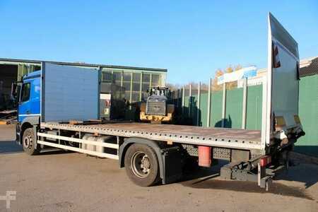 Náklaďák 0 Mercedes-Benz 1832 (7)