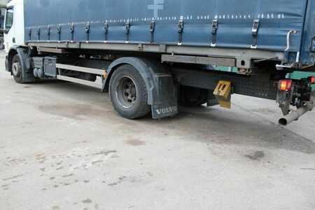 Caminhão 0 Volvo FE 320 (7)