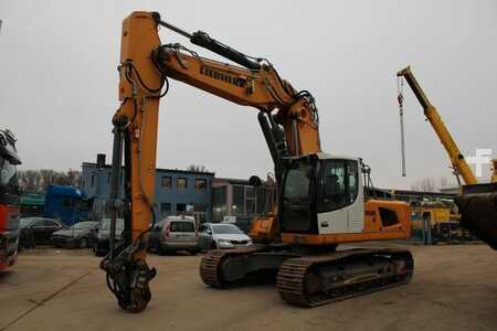 Korečková rýpadla 2015 Liebherr R926 LC (1)
