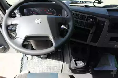 Caminhão 0 Volvo FL 210 (11)