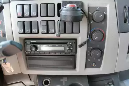 Caminhão 0 Volvo FL 210 (13)
