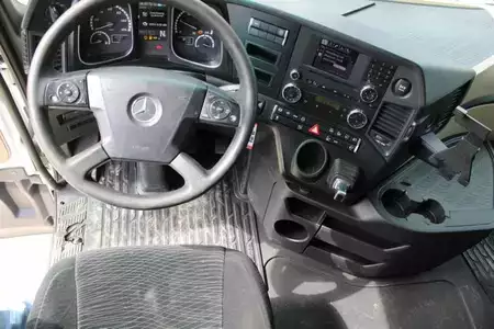 Camion 0 Mercedes-Benz 1842 (12)