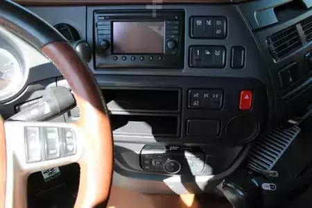 Náklaďák 0 DAF XF 530 6x4 HOLZ KRAN PALFINGER EPSILON Nr: 377 (14)