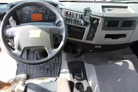 Caminhão 0 Volvo FE 320 4x2 LL - Nr.: 711 (12)