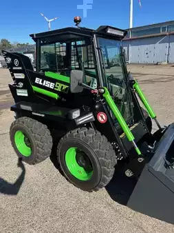 Compact Loaders 2022 [div] Elise 900 (8)
