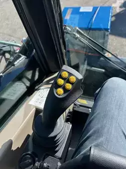 Compact Loaders 2022 [div] Elise 900 (12)