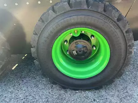 Compact Loaders 2022 [div] Elise 900 (4)