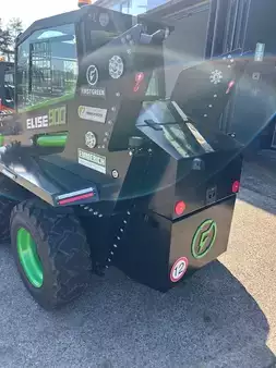 Compact Loaders 2022 [div] Elise 900 (5)