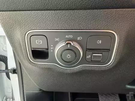 Ostatní 2020 Mercedes-Benz GLB 200d 4M 7Sitzer+StandH+Pano+Distr+AHK+360+ (14)