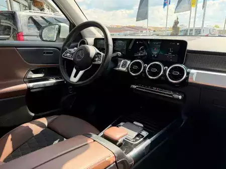 Ostatní 2020 Mercedes-Benz GLB 200d 4M 7Sitzer+StandH+Pano+Distr+AHK+360+ (18)