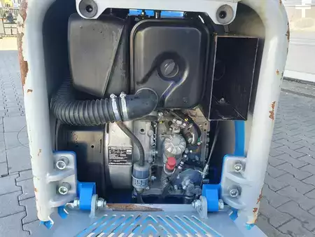 Ostatní 2022 Weber CR 8 Hatz-Diesel / 601kg / Rüttelplatte / 117 h (11)