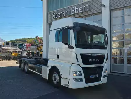 Outro 2015 MAN TGX 26.360 6x2-2 LL BDF Fahrschule 5 Sitze AHK (1)
