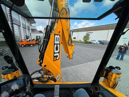Starrer Baggerlader 2025 JCB 4CX Pro / Klappschaufel / Dual Drive / Neu (14)