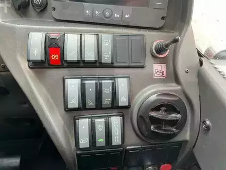 Pyöräkuormaajat 2018 Manitou MRT 2150 + / nur 2.463h! / Funk / Gabel (18)