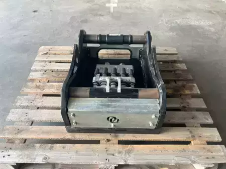 Liitteet 2023 OilQuick OQ65 Adapterplatte / Schraubadapter 2023 / lagernd (1)